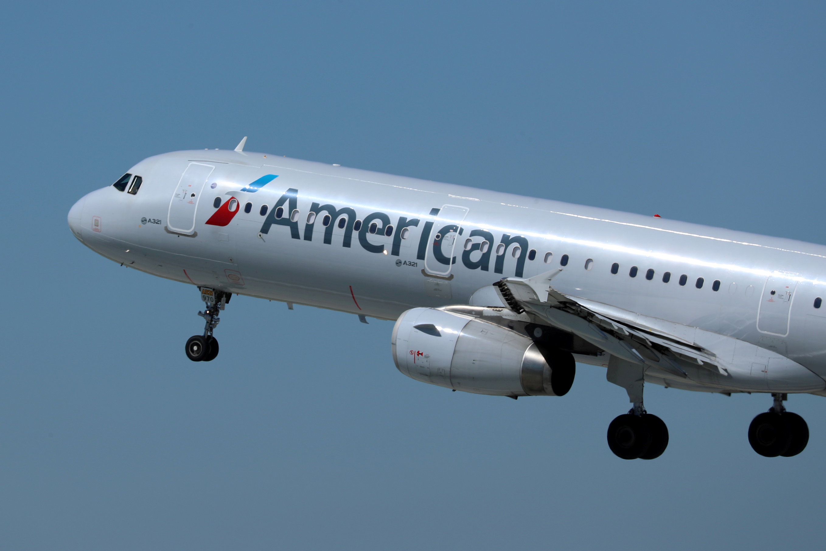 American Airlines warns of fare increases if oil price remains high