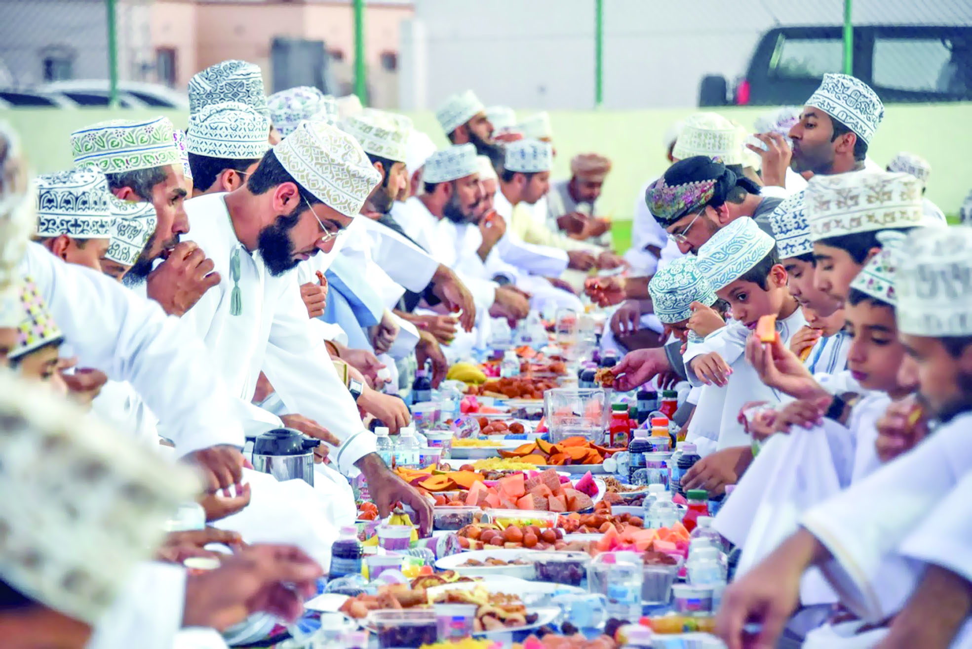 في أجواء رمضانية..

فريق الشريعة يقيم إفطاراً جماعياً