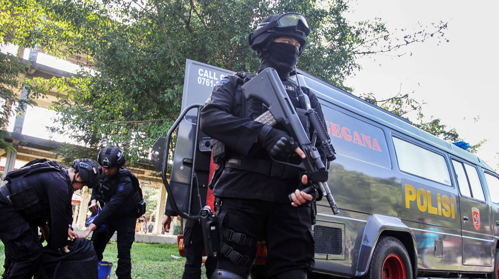 Indonesia police raid university over extremist plot