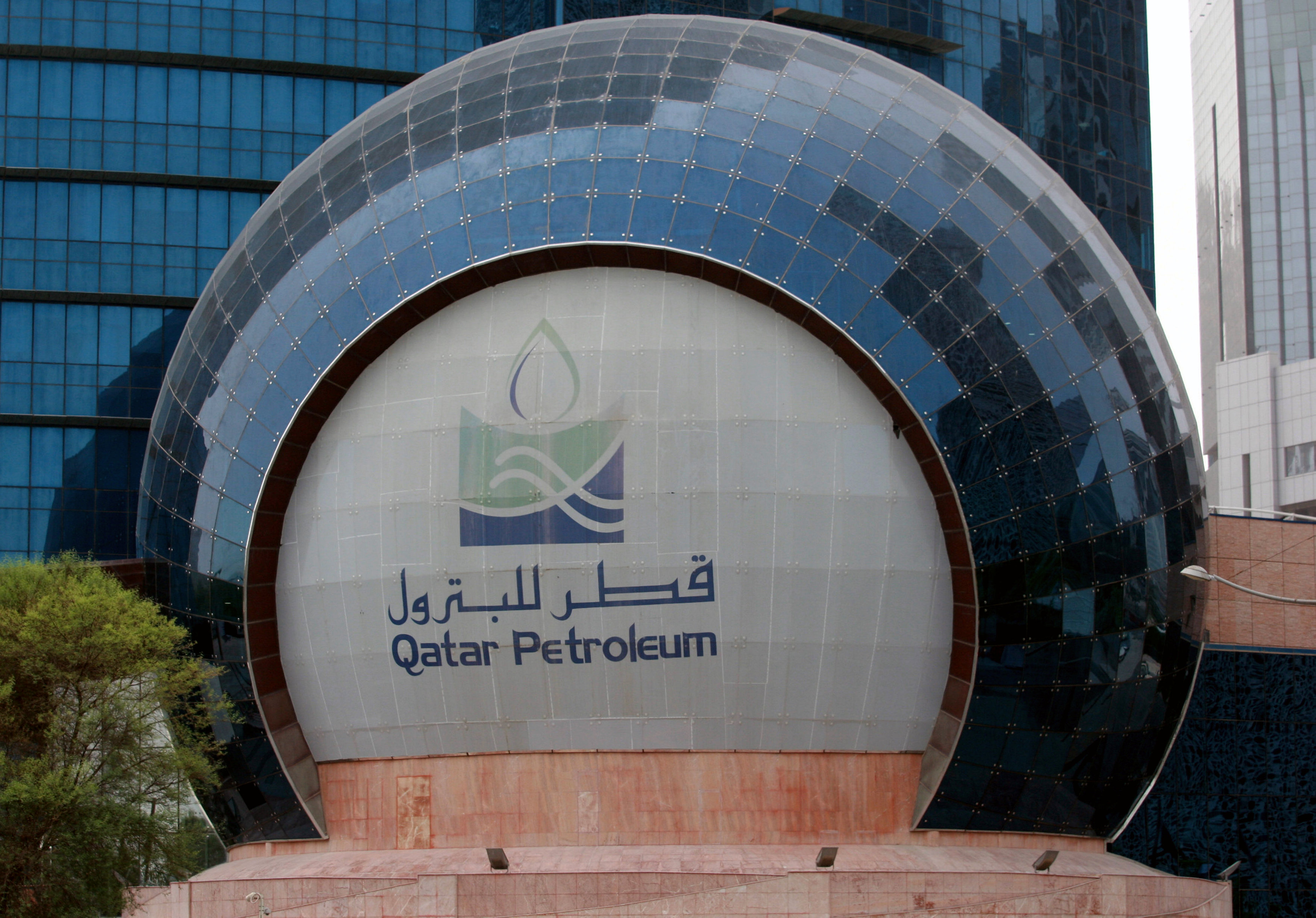 Qatar Petroleum buys stake in Exxon's Argentina shale assets