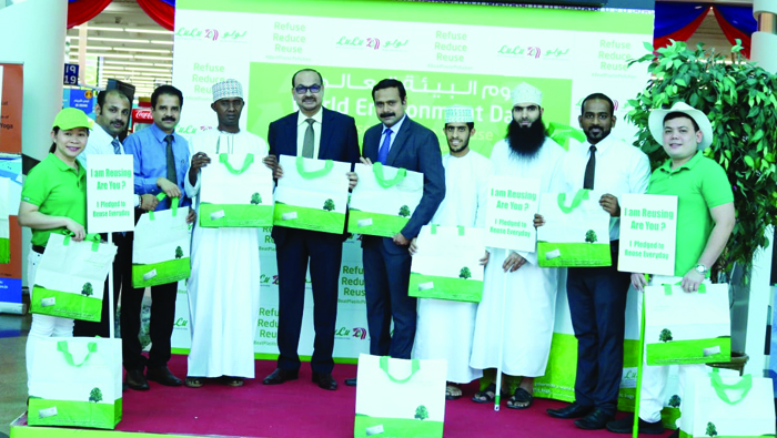 Lulu distributes 500 reusable bags on World Environment Day