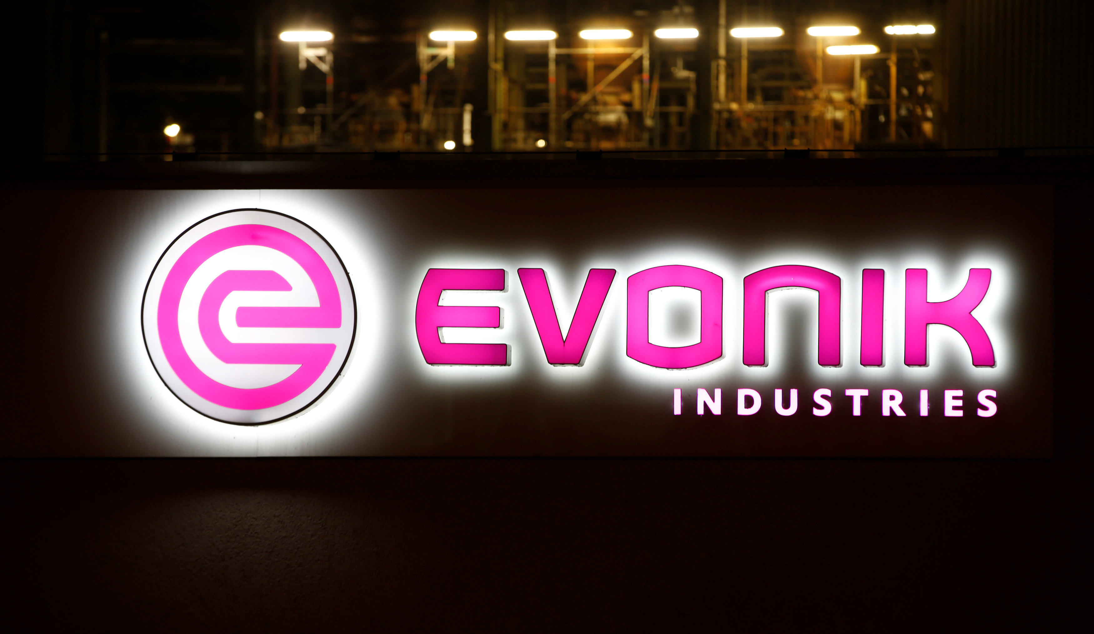 Evonik launches auction for acrylic sheet business