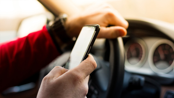 5 most dangerous distracted driving habits