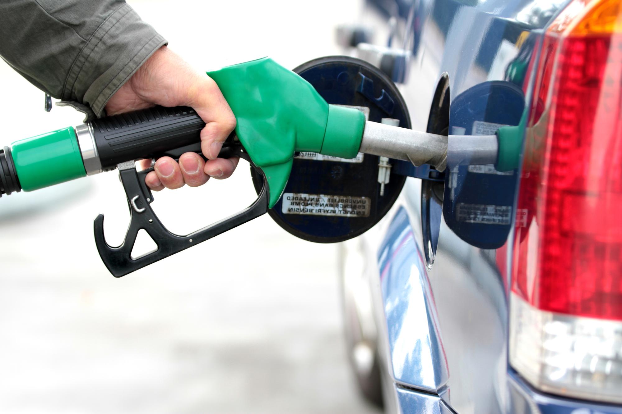 ثلاثة أسباب تجعل سيارتك تستهلك الكثير من الوقود