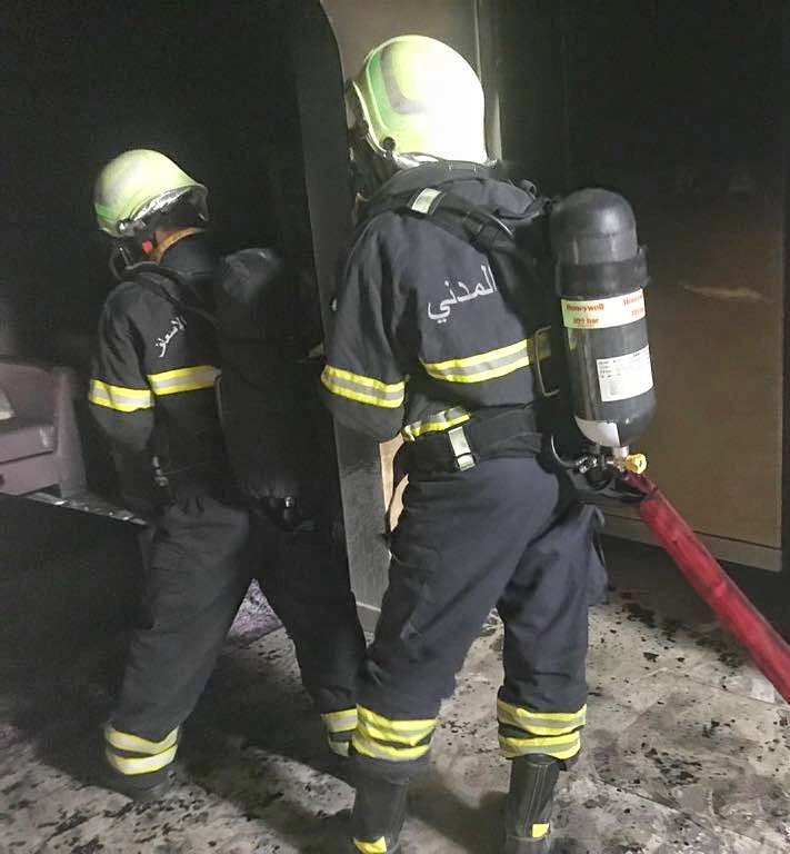 إنقاذ مواطنين أصيبا بحريق منزل في نزوى