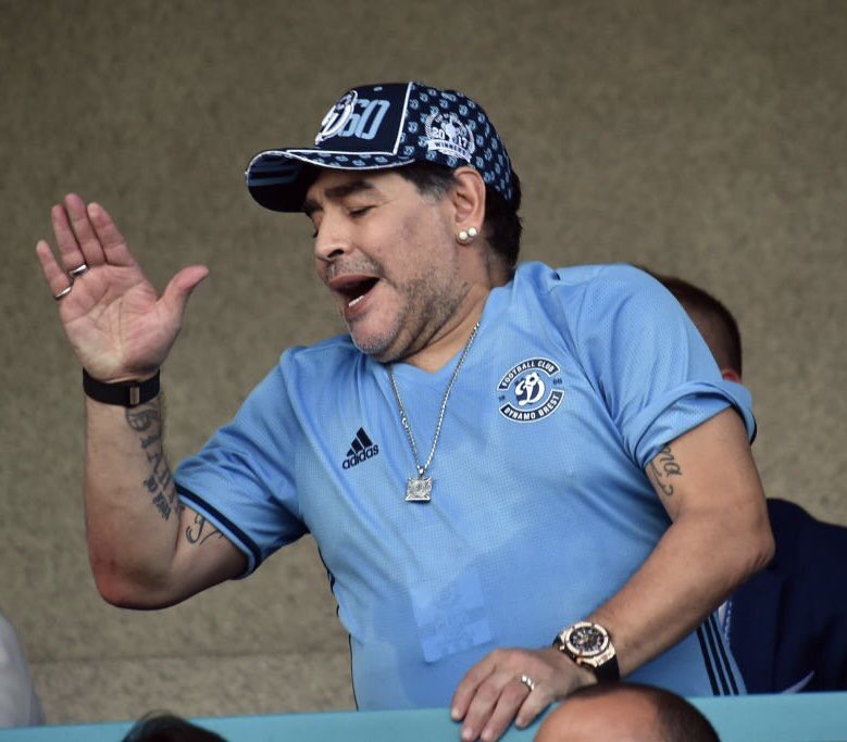 الأسطورة الأرجنتينية مارادونا يتولى رئاسة نادي تم إنقاذه من الإفلاس