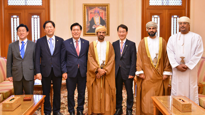 Oman Majlis Secretary General receives Korean delegation