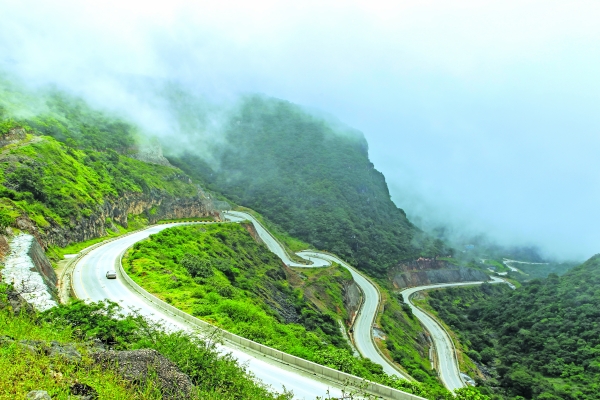 Expat woman dies after falling on mountain in Salalah