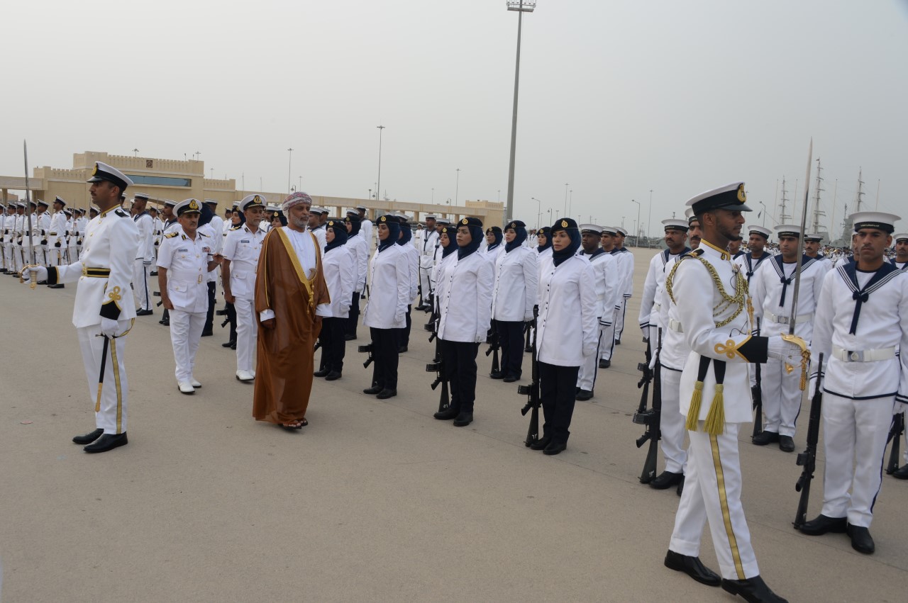 تخريج دفعتين جديدتين بالبحرية السلطانية العمانية