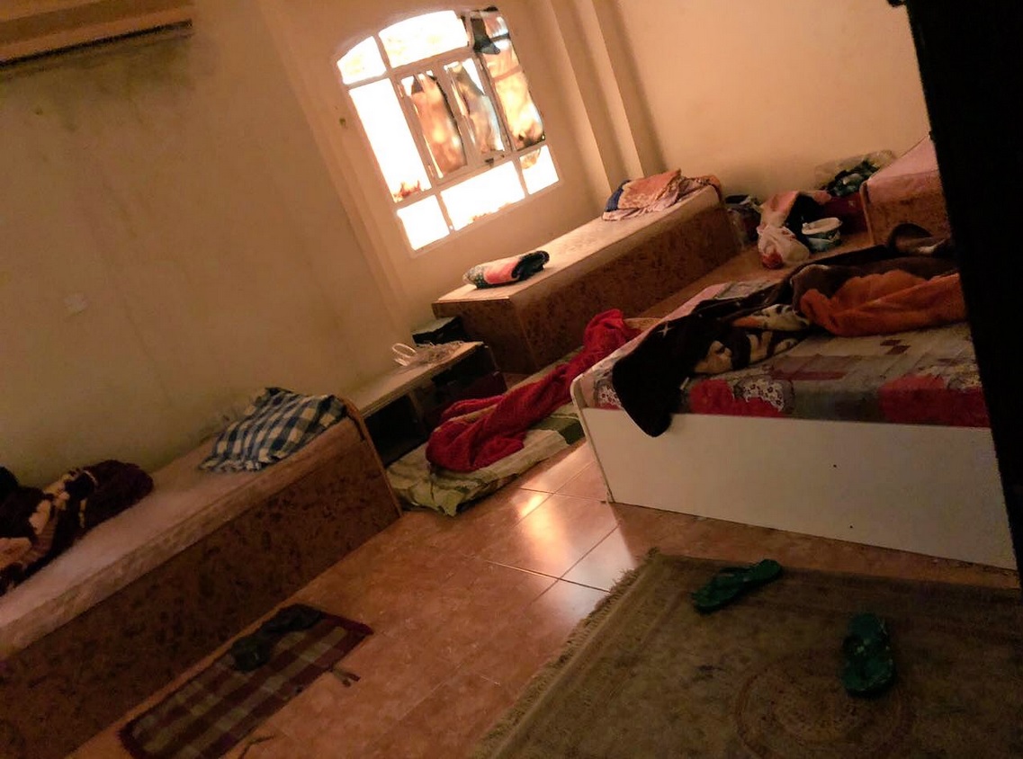 مداهمة ثلاثة منازل في الخوض