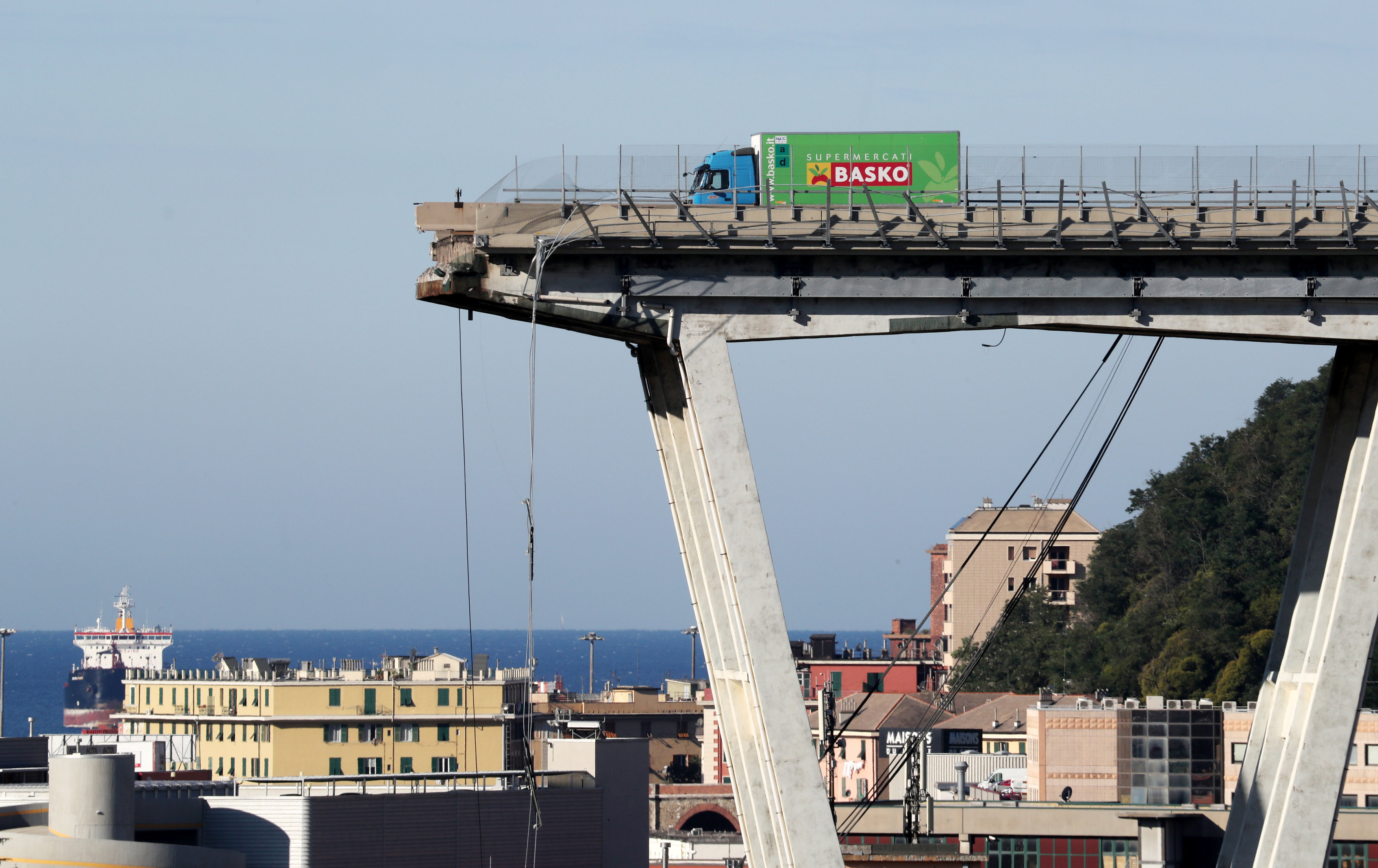 Italy bridge collapse kills 37, ignites national anger