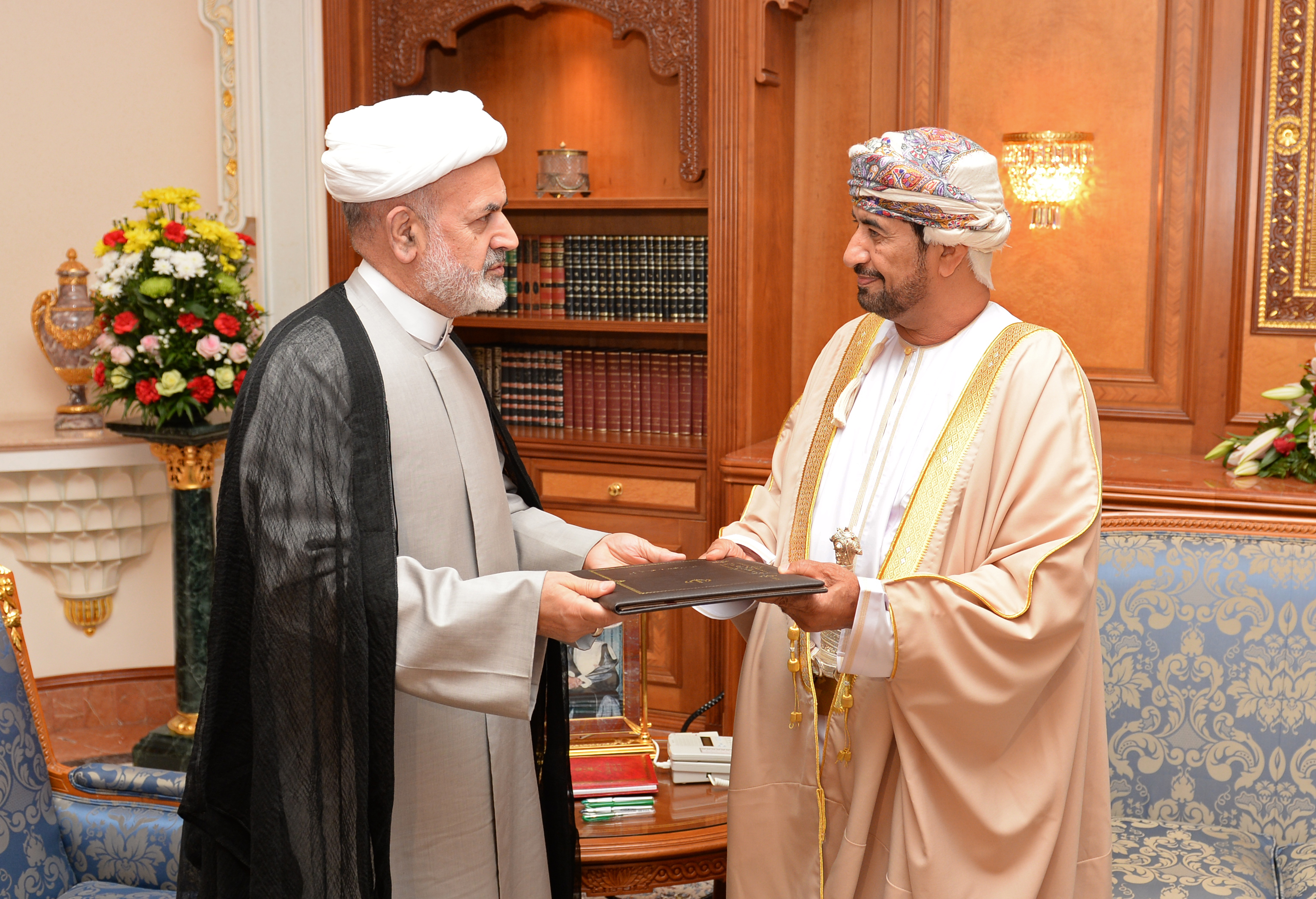 جلالة السلطان يتلقى رسالة خطية من الرئيس الإيراني