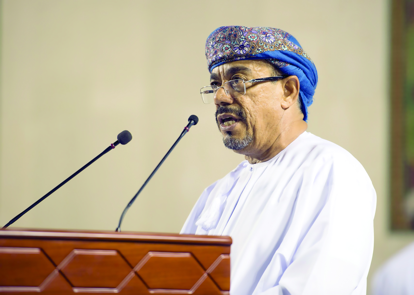 رئيس جامعة السلطان قابوس يلتقي بالطلبة الجدد: 
د.البيماني: الجامعة سخرت كل إمكانياتها لتأهيل طلابها