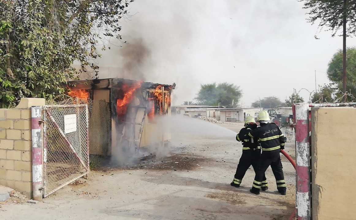 "الدفاع المدني" يسيطر على حريق شب في سكن عمال ببوشر