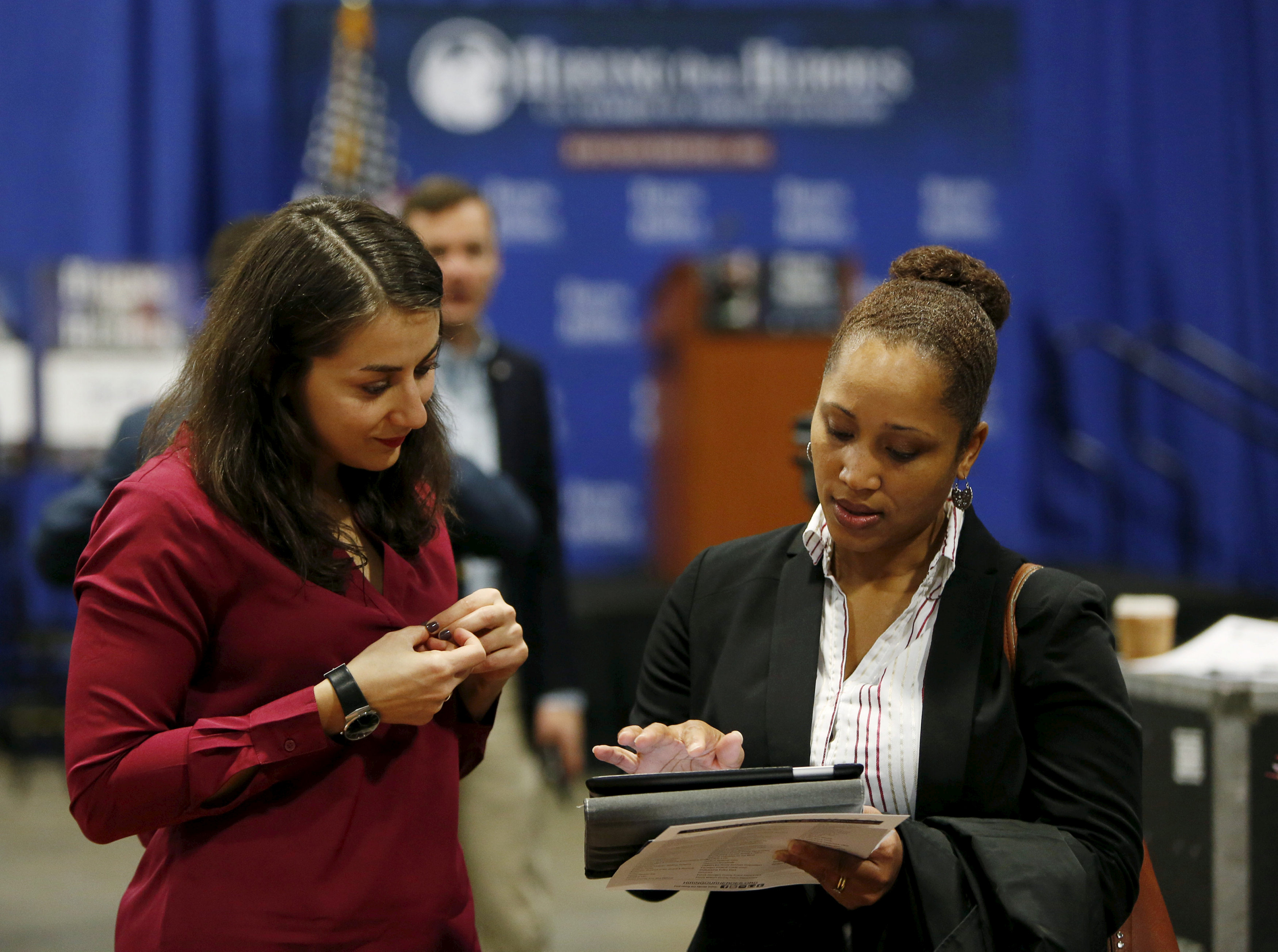 US job growth slows in July, unemployment rate drops