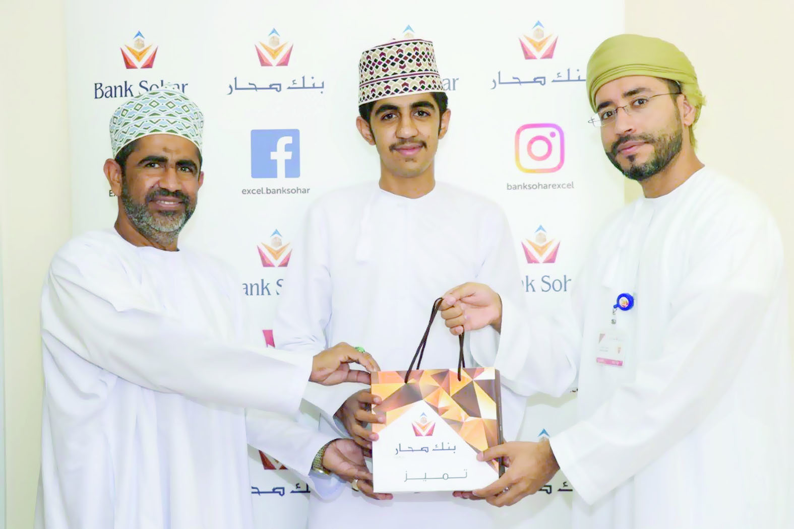 بنك صحار يوزع جوائز «#footballmania»