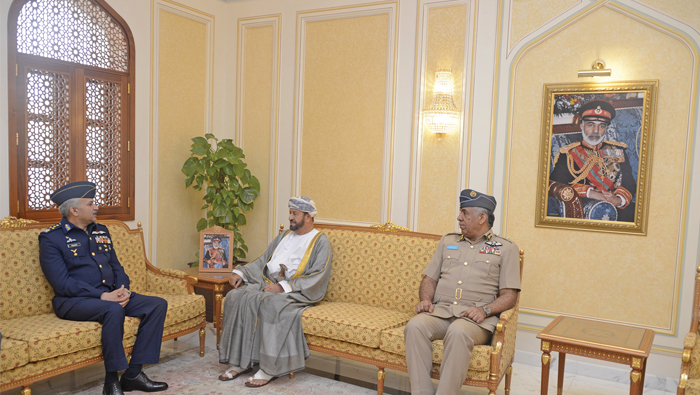Defence Minister receives Pakistani Chief of Air Staff