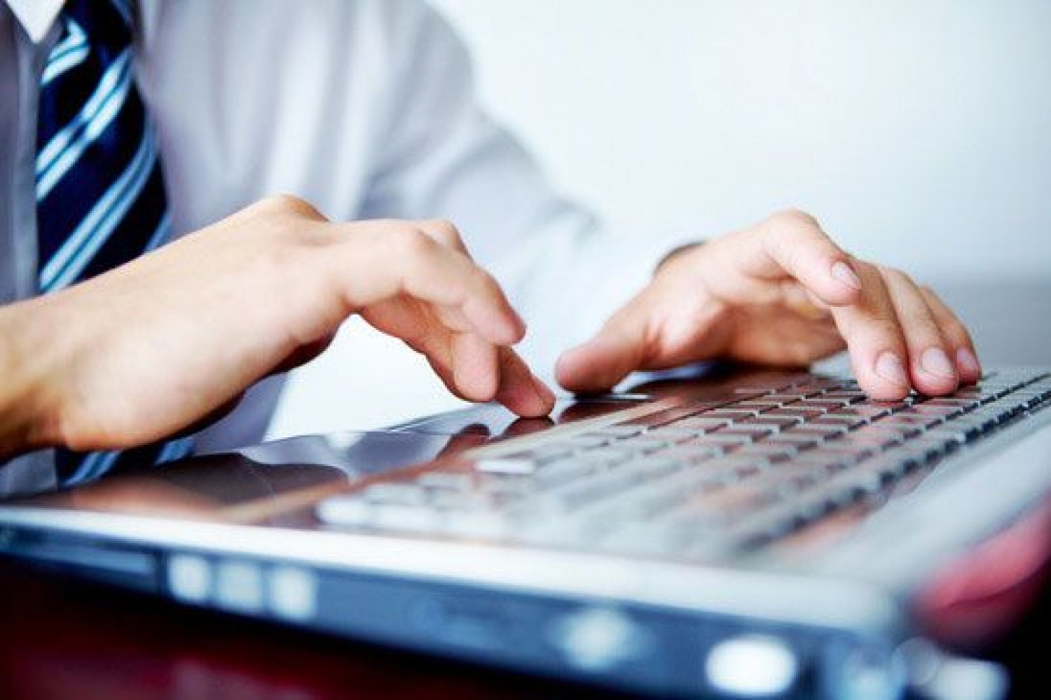 العمل عن بعد يوفر 40% من النفقات
