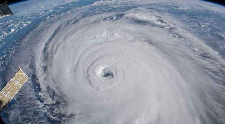 الإعصار فلورنس يضعف ولا يزال يشكل خطرا مع تحركه باتجاه الساحل الشرقي لأمريكا