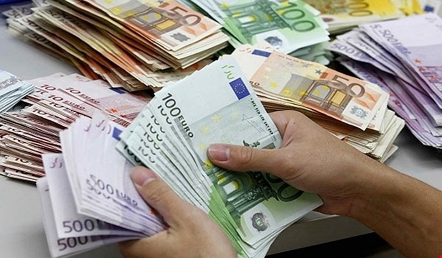 اليورو يصل إلى أعلى مستوى خلال أسبوعين