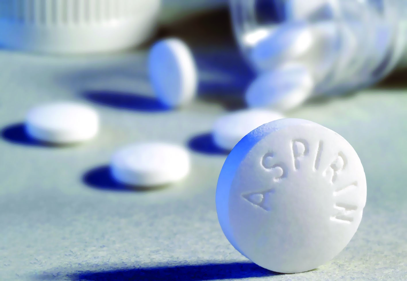 علماء يحذرون من تناول الأسبرين بشكل يومي