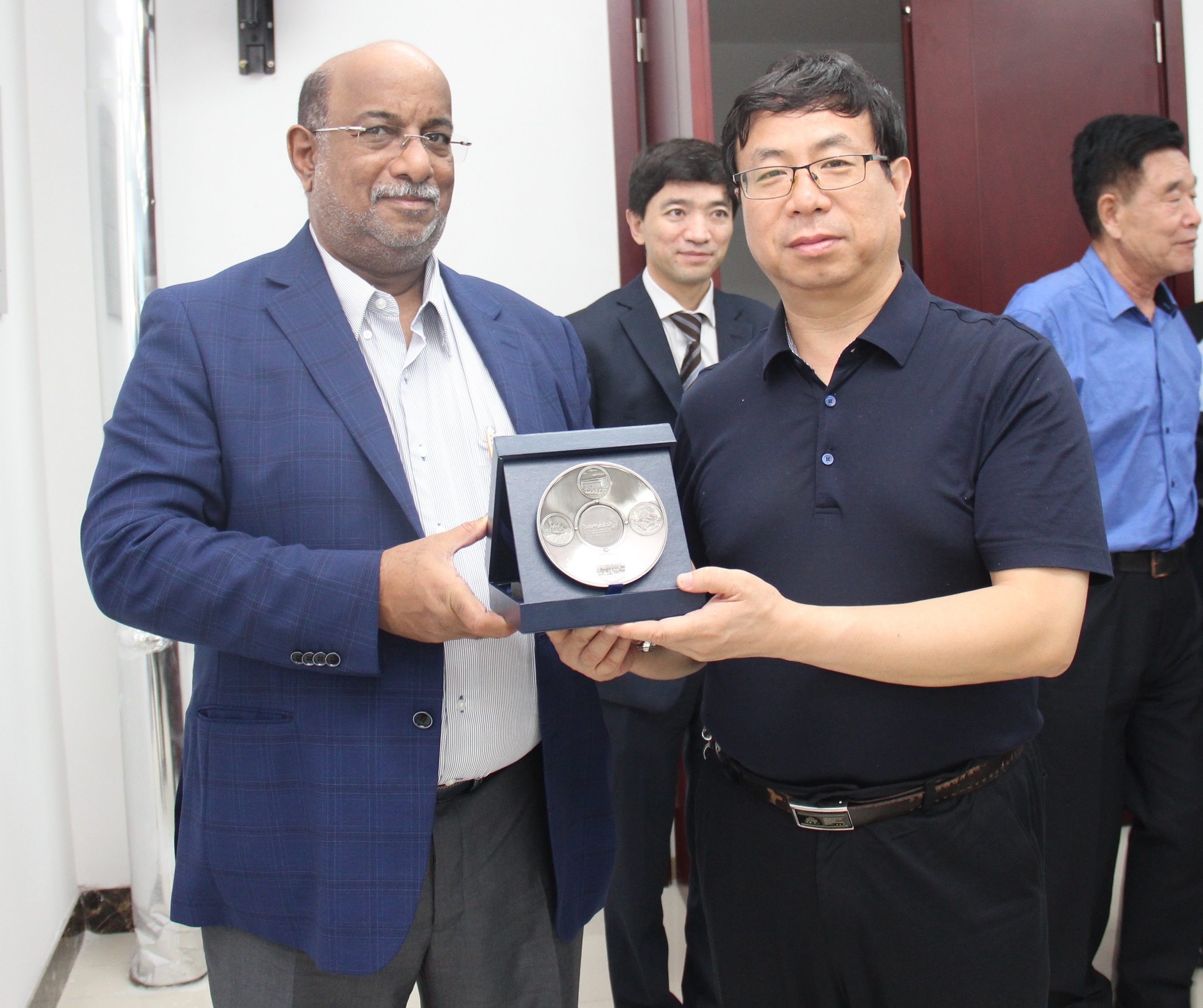 من الصين.. الجابري يدعو مجموعة شيفا العملاقة للاستثمار في الدقم