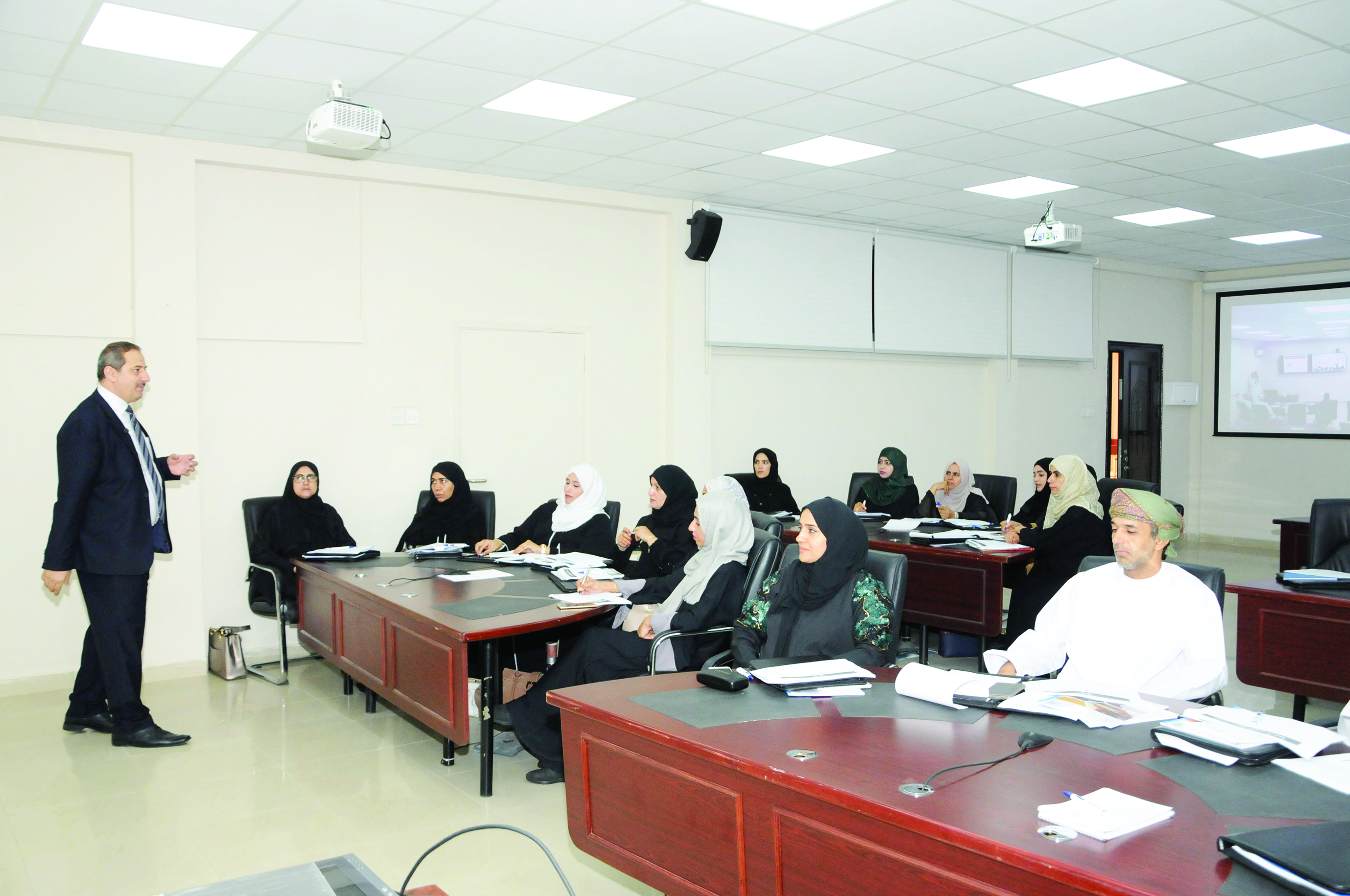 التربية تنفذ برنامج الوحدة الدراسية القائمة على مدخل المعايير
