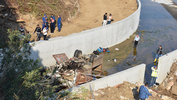 Twenty-two killed as truck carrying migrants crashes in Turkey