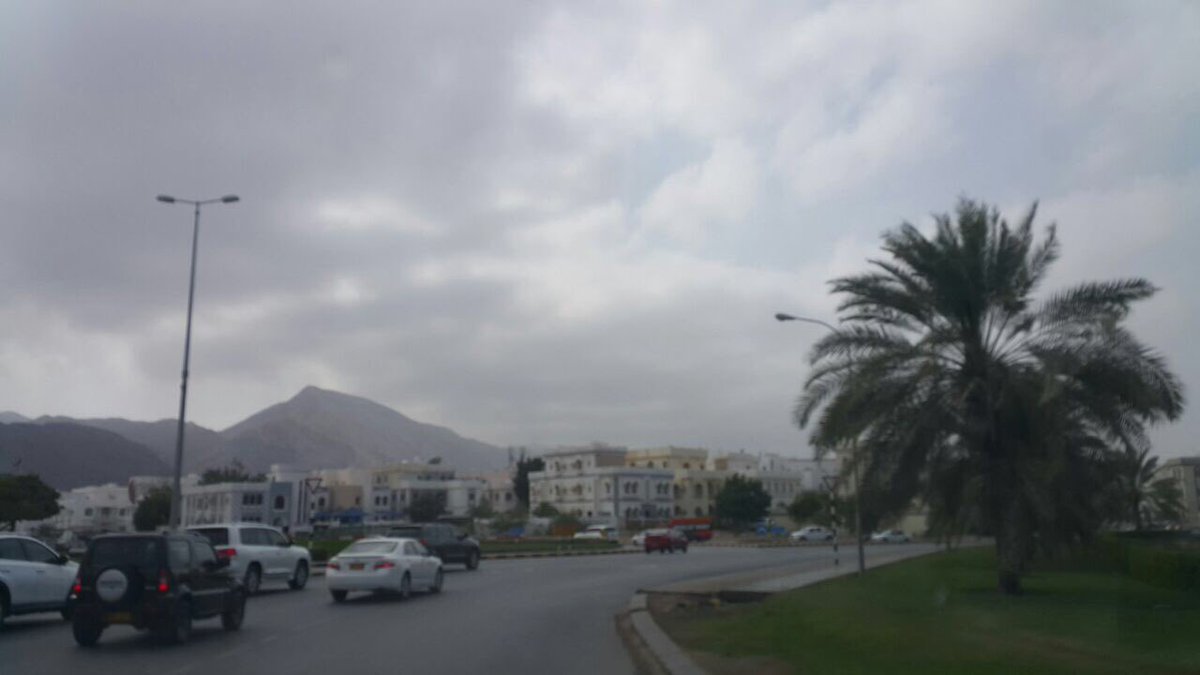أجواء غائمة جزئيا والعظمى في مسقط 34 درجة