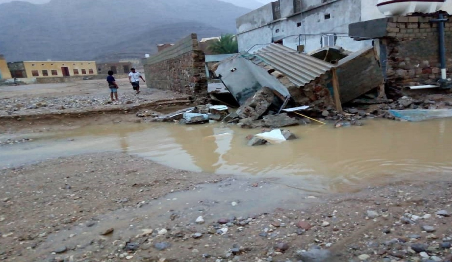 أضرار "لبان" في اليمن.. المهرة محافظة منكوبة والسيول تحاصر السكان