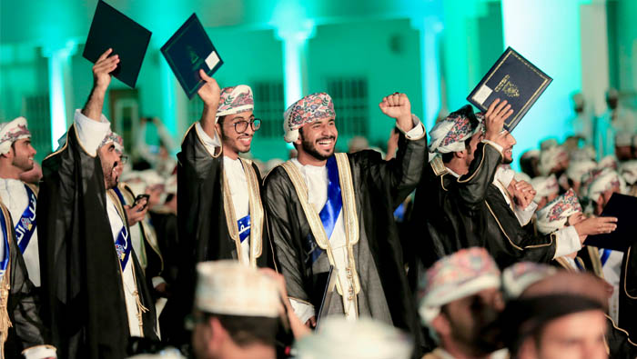 Mussanah college holds graduation ceremony