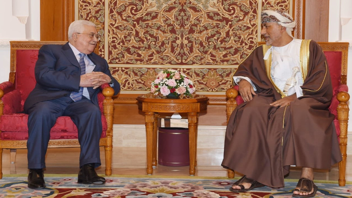 بالصور: الرئيس الفلسطيني يصل السلطنة في زيارة تستغرق ثلاثة أيام