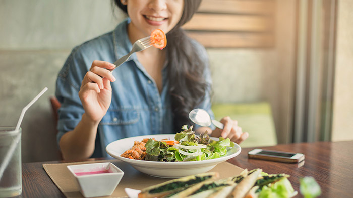 Dining out dilemma: Top 5 tips for eating healthy when eating out