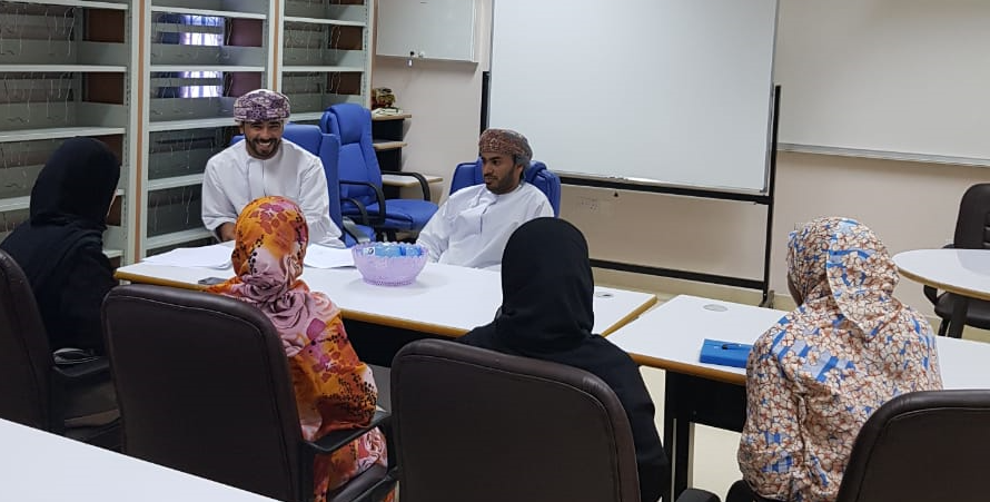 استعراض مجالات إبداعات شبابية بنادي الشباب