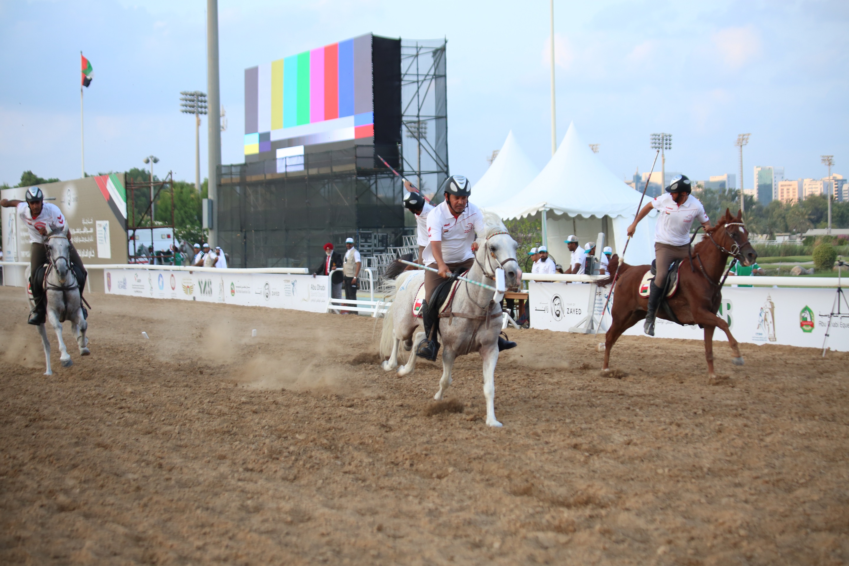 منتخبنا الوطني يجري قرعة ترتيب الدخول والخيول بكأس العالم لالتقاط الاوتاد بأبوظبي