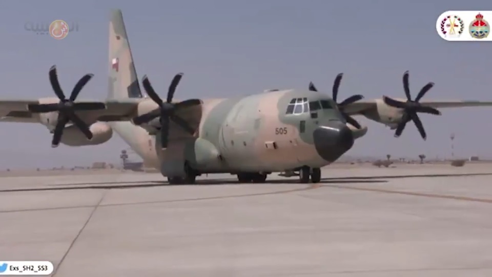 بالفيديو..الجيش السلطاني العُماني ينشر قياداته ووحداته الميدانية بمنطقة التمرين