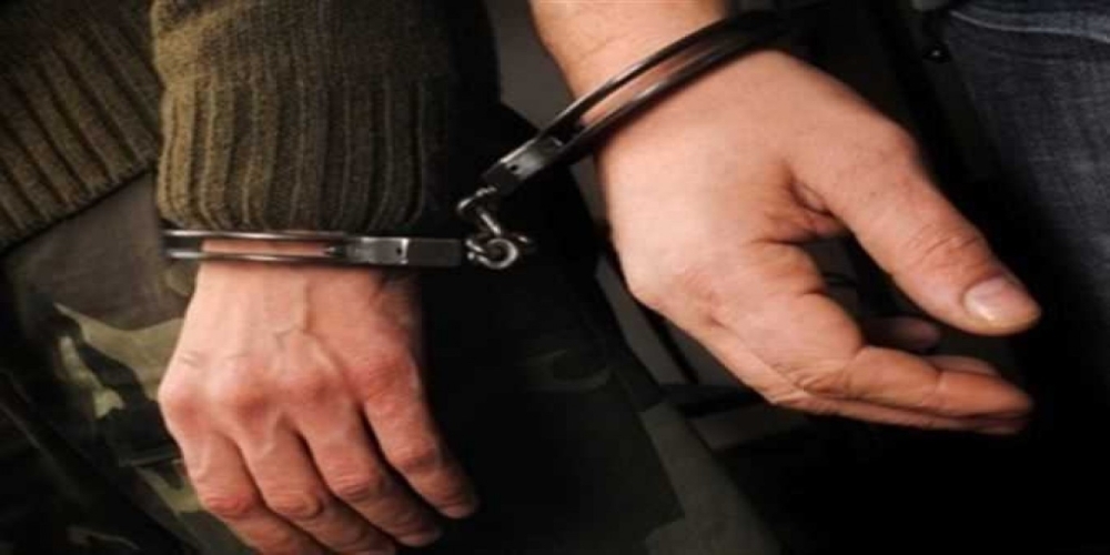 ضبط شخصين بحيازة المواد المخدرة واثنين بالتهريب عبر مطار مسقط