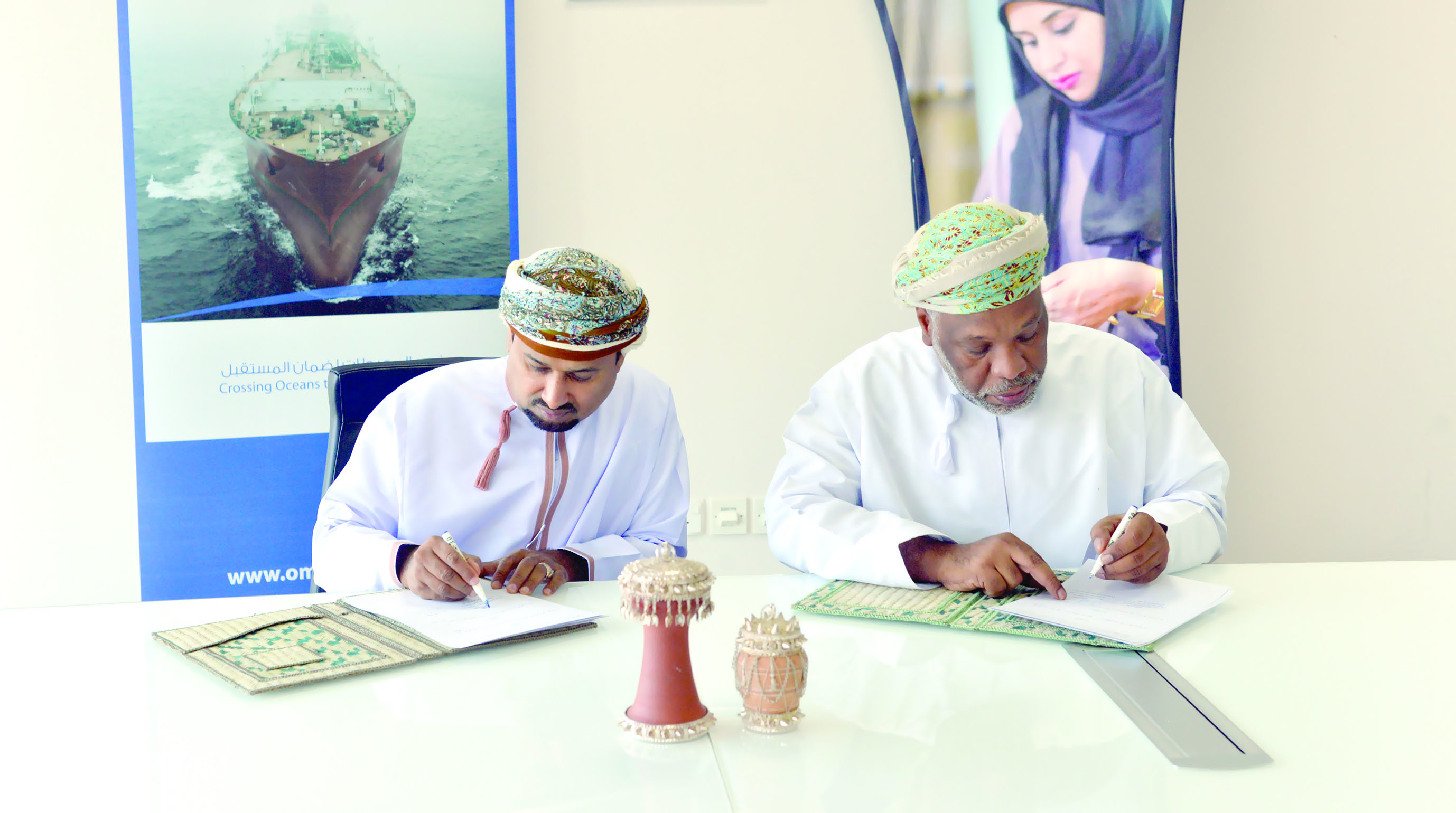 مذكرة تفاهم بين «الصناعات الحرفية» و«العمانية للنقل البحري»