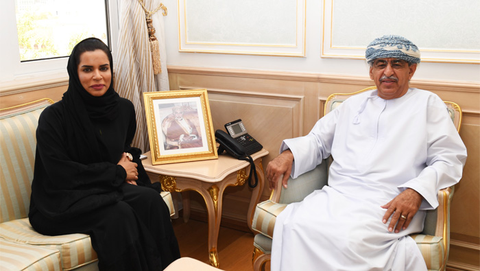 Minister discusses health anomaly with Omani researcher