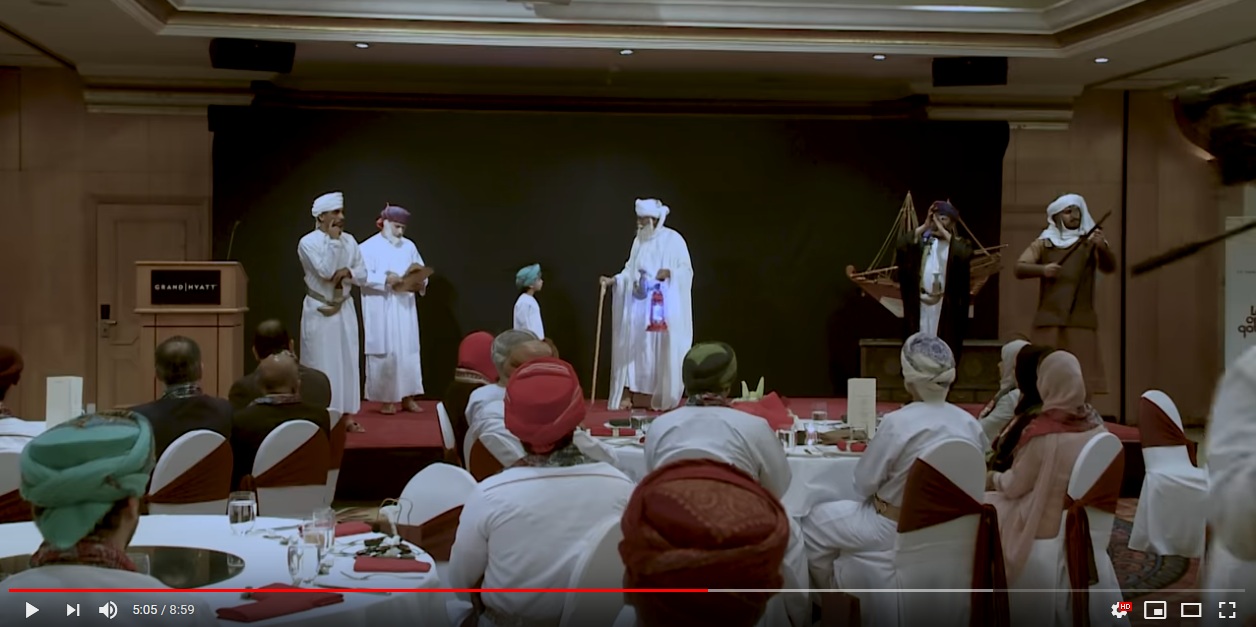 شاهد بالفيديو.. فلاش موب العيد الوطني العماني الـ48 يستحضر رموز الحضارة العمانية