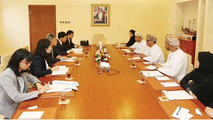 Oman, China review cooperation in higher education