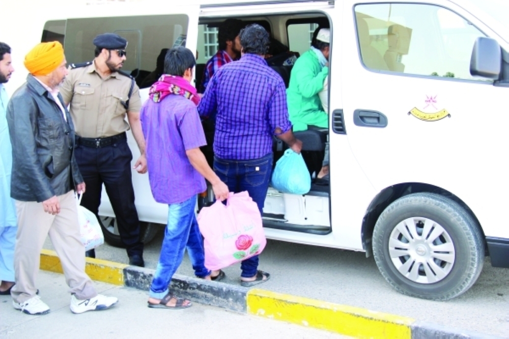 الشرطة تلقي القبض على مجموعة من الوافدين
