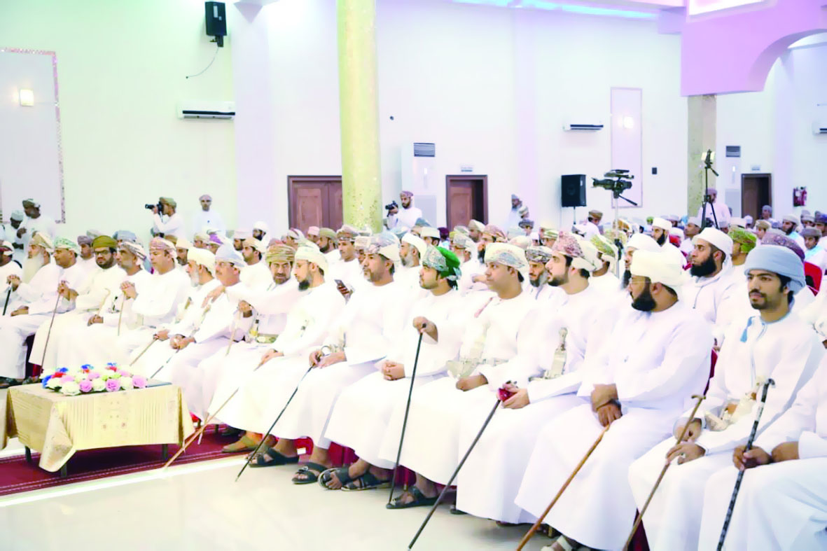 ثقافية نادي الرستاق تكرم الفائزين بمسابقة حفظ القرآن الـ 17