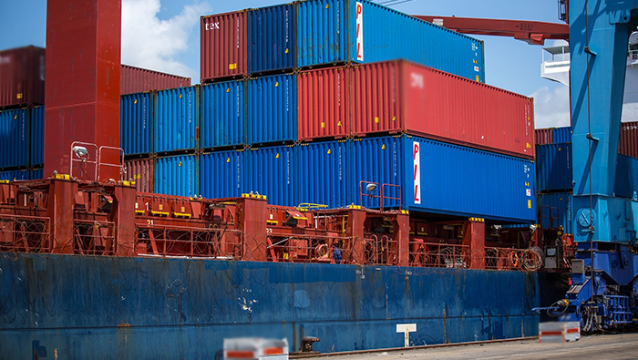 German trade surplus shrinks amid global tensions