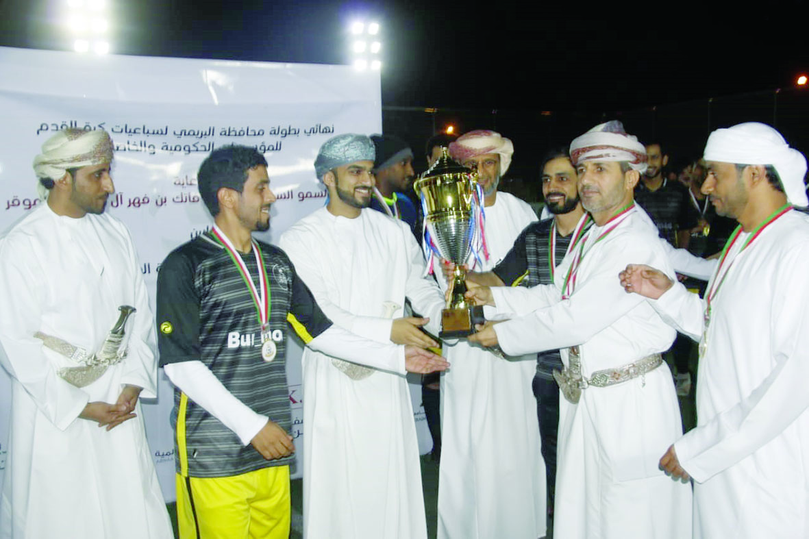 فراس بن فاتك يتوج تعليمية البريمي بطلاً لبطولة المؤسسات الحكومية