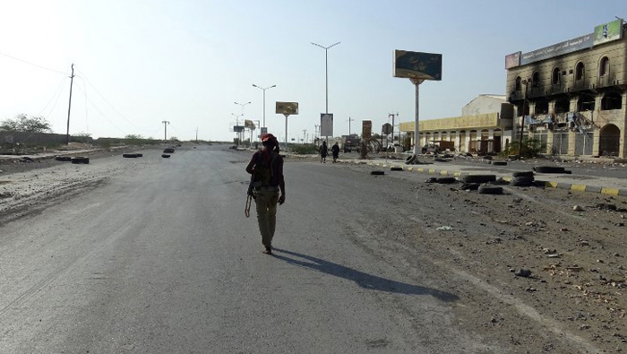 Air strikes, clashes hit Yemen port city despite ceasefire