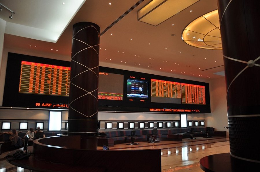 Muscat bourse ends lower