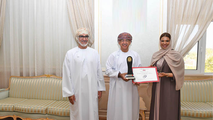 Health Minister gets ESQR Best Quality Leadership Award