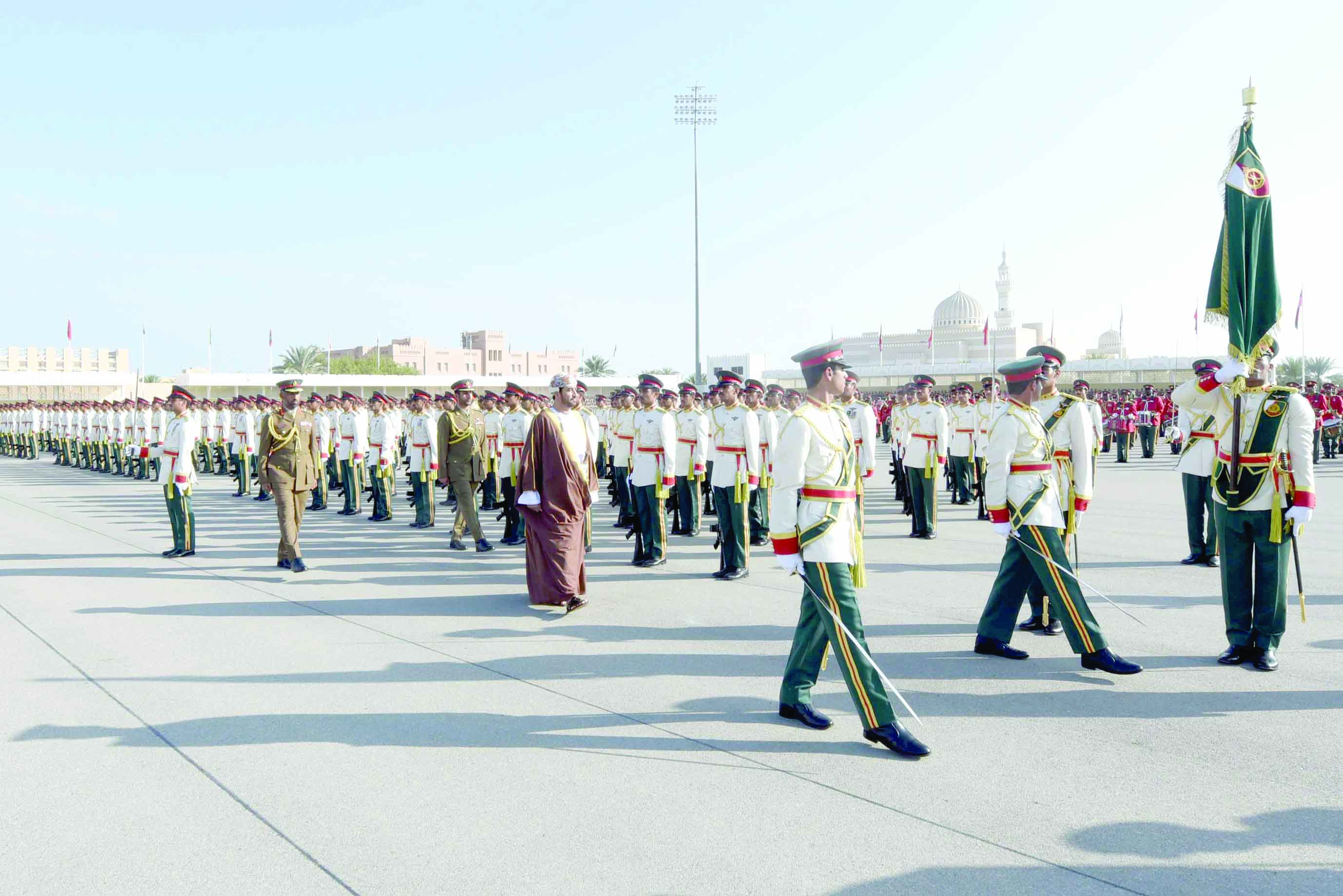 «الجيش» يحتفل بتخريج الضباط المرشحين والجامعيين التخصصيين