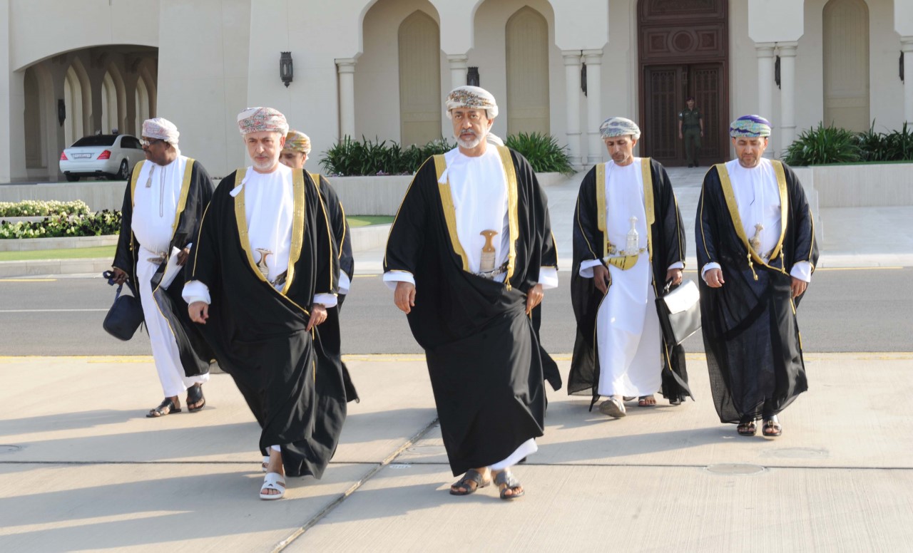 السيد هيثم بن طارق يتوجه  إلى السعودية
